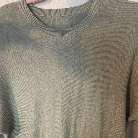 Lululemon Sage green long sleeve - Picture 3 of 5